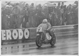 PILOTE  MOTO MICK GRANT  COURSE ANNEE 1974 KAWASAKI 750CC  RACE OF THE YEAR PHOTO DE PRESSE ORIGINALE 18X13CM - Sport