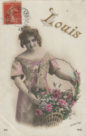 YO Nw28 - " LOUIS " - LETTRES DOREES - JEUNE FEMME AVEC PANIERE DE ROSES - PHOT. LEGRAND  - 2 SCANS - Prénoms