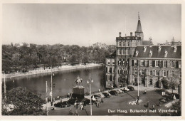 Den Haag Buitenhof Met Vijverberg Levendig Fietsers Oude Auto's # 1954    4544 - Den Haag ('s-Gravenhage)
