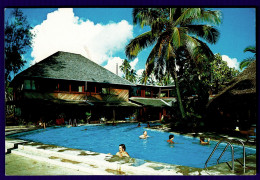 Ref 1647 - Cook Islands Postcard - Rarotongan Hotel Swimming Pool - Pacific Island - Cookeilanden