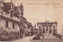 ZA 11-(49) SAUMUR - L' HOTEL DE VILLE , LE SQUARE ET LE THEATRE - 2 SCANS - Saumur