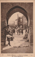 ZA 17- TAZA ( MAROC ) - PORTE ET RUINES DU DAL EL MAKHZEN - ANIMATION - 2 SCANS - Sonstige & Ohne Zuordnung