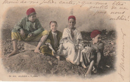 ZA 18- ALGER ( ALGERIE ) - TYPES - GROUPE D' ENFANTS - CARTE COLORISEE - 2 SCANS - Scene & Tipi