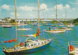 ZA 24-(56) LA TRINITE SUR MER - YACHTS DEVANT LE PONT DE KERISPER - CARTE COULEURS - 2 SCANS - La Trinite Sur Mer