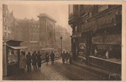 Z++ 3-(75) LA PORTE SAINT DENIS VUE DE LA RUE DE LA LUNE , PARIS - ANIMATION - COMMERCES - 2 SCANS - Distretto: 02