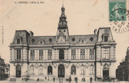 Z++ 18-(86) POITIERS - L' HOTEL DE VILLE - ANIMATION - 2 SCANS - Poitiers