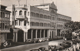 Z++ 30- DAKAR ( SENEGAL) - LA GRANDE POSTE - AUTOMOBILES - EDIT. GIL , DAKAR - 2 SCANS - Sénégal