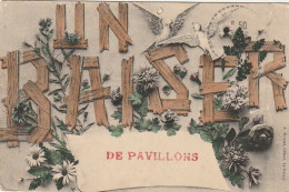 Z+ Nw35-(93) UN BAISER DE PAVILLONS - CARTE FANTAISIE - DECOR FLEURS CHAMPETRES ET COUPLE DE COLOMBES - Greetings From...