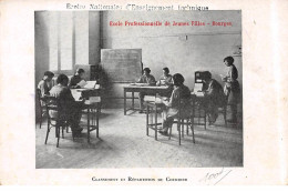 BOURGES - Ecole Professionnelle De Jeunes Filles - Classement Et Réparation Du Courrier - Très Bon état - Bourges