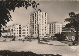 Z+ Nw38-(64) BAYONNE - LE MONUMENT AUX MORTS ET LES NOUVEAUX IMMEUBLES - Bayonne