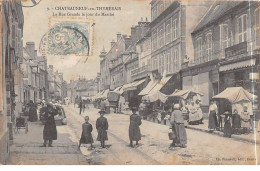 CHATEAUNEUF EN THYMERAIS - La Rue Grande Le Jour Du Marché - état - Châteauneuf