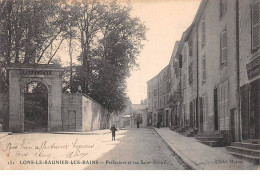 LONS LE SAUNIER LES BAINS - Préfecture Et Rue Saint Destré - état - Lons Le Saunier