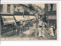 TROUVILLE : La Rue Des Bains - Très Bon état - Trouville