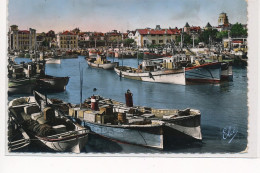 SAINT-JEAN De LUZ : Le Port à La Rentrée Des Chalutiers à Gauche La Maison De L'infante - Tres Bon Etat - Saint Jean De Luz