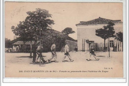 SAINT MARTIN DE RE : Forçats En Promenade Dans L'intérieur Du Bagne - Très Bon état - Saint-Martin-de-Ré