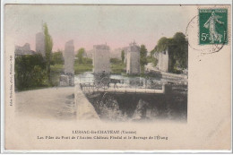 LUSSAC LES CHATEAU : Les Piles Du Pont De L'ancien Château Féodal  Et Le Barrage De L'étang - Très Bon état - Lussac Les Chateaux