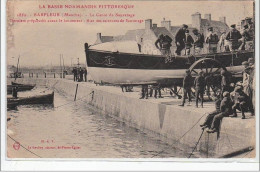 LA BASSE NORMANDIE : BARFLEUR : Le Canot De Sauvetage - Derniers Préparatifs Avant Le Lancement - état - Barfleur