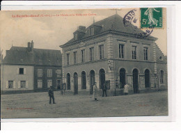 LA BAZOCHE-GOUET : La Mairie Et La Halle Aux Grains - Très Bon état - Other & Unclassified