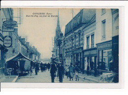 CONCHES : Rue Ste-Foy, Un Jour De Marché - Très Bon état - Conches-en-Ouche