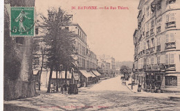 Z+ Nw-(64) BAYONNE - LA RUE THIERS - COMMERCES - Bayonne