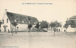 Le Croisic * La Mairie Et La Place Dinan * Enfants Villageois - Le Croisic