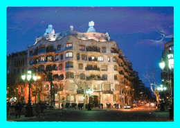 A856 / 443 Espagne BARCELONA Et GAUDI Casa Mila La Pedrera De Noche - Barcelona