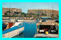 A853 / 239 06 - CANNES Vue Prise Du Port Canto Le Marly LE St James - Cannes