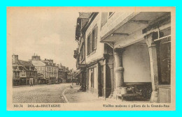 A845 / 013 35 - DOL DE BRETAGNE Vieilles Maisons à Piliers De La Grande Rue - Dol De Bretagne