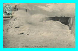 A845 / 307 76 - LE TREPORT La Jetée Un Jour De Tempête - Le Treport