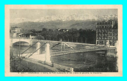 A839 / 477 38 - GRENOBLE L'Isre Le Pont Suspendu Et Les Alpes - Grenoble