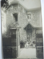 Carte Photo    Maison Meulière Avec Famille       CP240241 - Ohne Zuordnung