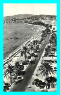 A866 / 621 06 - CANNES Boulevard De La Croisette Et Le Suquet ( Voiture ) - Cannes