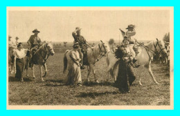 A863 / 351 13 - Gardians De Camargues Et Provencales Dans Les Prairies Du Mas Du Juje - Other & Unclassified