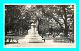 A861 / 005 42 - SAINT ETIENNE Place Jean Jaures Monument à José Frappa - Saint Etienne