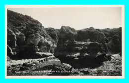 A859 / 285 17 - Contre Jour Dans Les Rochers De VALLIERES - Royan