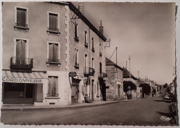 POUILLY SOUS CHARLIEU (42 Loire) - Route De Charlieu - Devantures Commerce : Cordonnerie / Journaux Thevenet - Autres & Non Classés