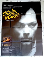 Affiche Ciné Orig SÉRIE NOIRE Patrick Dewaere Alain Corneau Illu Ferracci 1977 120X160 - Plakate & Poster