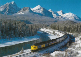 TRAIN. BANFF NATIONAL PARK CANADA. PRES DE LAKE LOUISE. 1989. - Trains