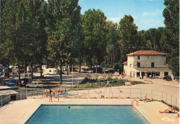 & 26 Saint Rambert D' Albon La Piscine Et Le Camping  CPM Voiture Auto Renault 4L - Otros & Sin Clasificación