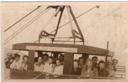 Carte Photo De Femmes , D'hommes Dans Le Téléphérique Du Béout , Le Gouffre De Lourdes - Anonyme Personen