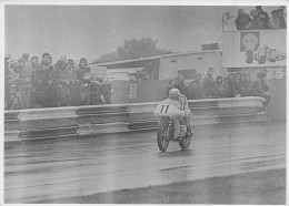 PILOTE MOTO DAVE CROXFORD NORTON JOHN PLAYER COURSE DE L'ANNEE 1974  RACE OF THE YEAR PHOTO DE PRESSE ORIGINALE 18X13CM - Sport