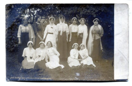 Carte Photo De Jeune Filles élégante Posant Dans Leurs Jardin Vers 1910 - Anonyme Personen