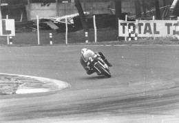 MICHEL ROUGERIE YAMAHA  250CC GRAND PRIX DE FRANCE 1976 PHOTO DE PRESSE  17X12CM - Sports