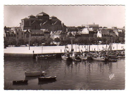 S18-009 Concarneau - Le Port Et La Ville - Concarneau