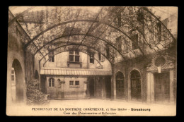 67 - STRASBOURG - PENSIONNAT DE LA DOCTRINE CHRETIENNE, 14 RUE BRULEE - COUR ET REFECTOIRE - VOIR ETAT - Strasbourg