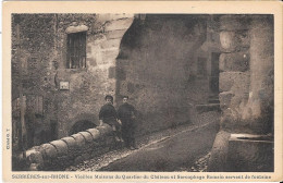 SERRIÈRES-sur-RHONE -  Vieilles Maisons Du Quartier Du Château Et Sarcophage Romain Servant De Fontaine - Serrières