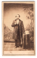 Fotografie A. G. Gosting, St. Louis / MO., Portrait Amerikanischer Herr Im Anzug Mit Weissem Zylinder Und Ziegenbart  - Personas Anónimos