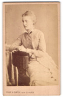 Fotografie Selle & Kuntze, Potsdam, Schwertfeger-Str. 14, Junge Dame In Hübscher Kleidung  - Anonymous Persons