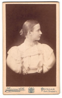 Fotografie Hermann Selle, Potsdam, York-Str. 4, Junge Dame Im Modischen Kleid  - Persone Anonimi