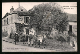 CPA Chateau-Thierry, Rue De La Barre, Vins Et Liqueurs L. Cément  - Chateau Thierry